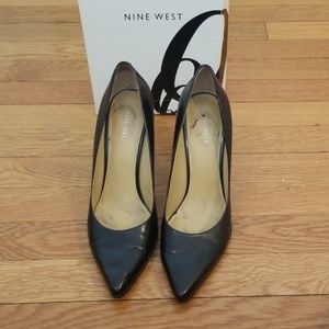 Nine West size 10M Black heels